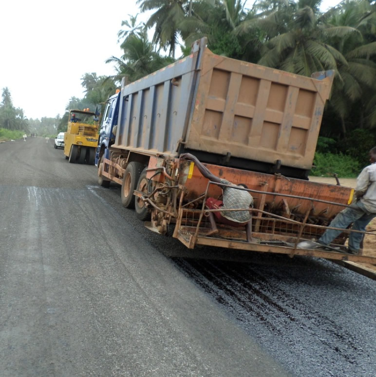 Modern apartment interiors by Kingspok Construction Works Limited